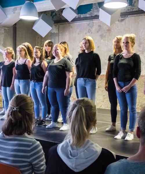 Theateraufführung von Studierenden der Theatertherapie